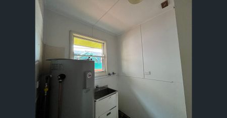 Cozy family home on a generous size lot with Hugh backyard!! - Photo 2