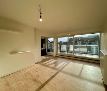 Instapklaar 2-slaapkamer appartement met terras in centrum Roeselare! - Foto 3