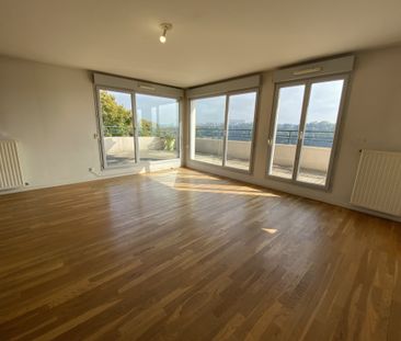 Location Appartement 3 pièces 74m² LYON 9ème - Photo 2