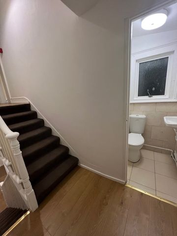 Room in a Shared House, Spacious Double Room In Queen's Park, W9 - Photo 3