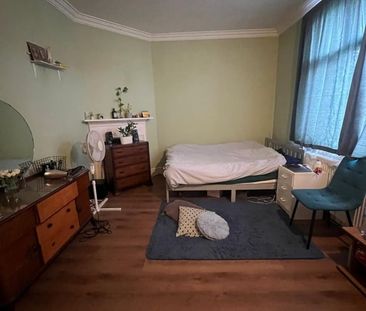 4 Bed Terraced House, St. Johns Road, HA9 - Photo 6