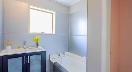 Convenient 2-Bedroom Unit Near Sylvia Park - Photo 3