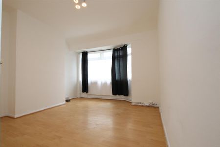 2 bedroom Maisonette to let - Photo 4