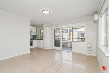 STUNNING TOP FLOOR APARTMENT WITH RIVER VIEWS - Photo 4