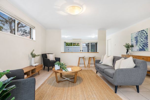 Open the door to coastal comfort and modern ease - Photo 1