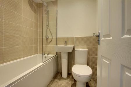 3 bedroom semi-detached house to rent - Photo 4