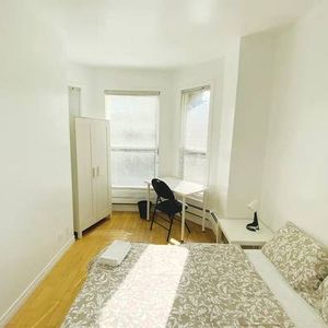 2-Bedroom Apt Available January 1st (Spadina & College) - Photo 2