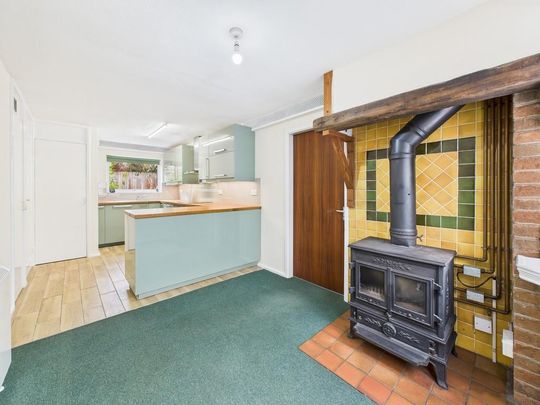 4 bedroom end of terrace house to rent - Photo 1