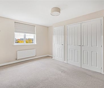 **6 MONTH LETTING**Modern 4 bedroom detached house on the edge of G... - Photo 5