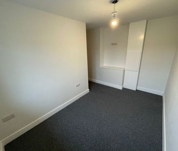 4 Bed Terraced House, Hellier Walk, BS13 - Photo 1