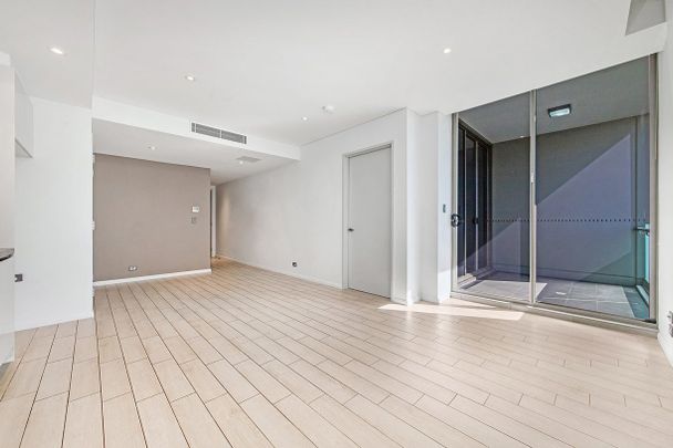 North Facing As New One Bed Apartment with Gym and Pool - Photo 1