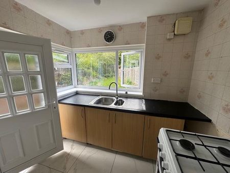 4 bedroom property to rent - Photo 5