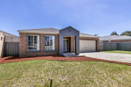 6 Condamine Avenue, Manor Lakes. - Photo 2