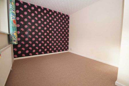 3 bed Semi Detached for rent - Photo 4