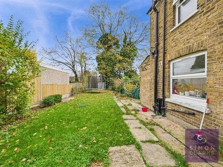 Grove Road, North Finchley, N12 - Photo 4