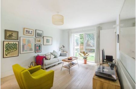 1 Bed Flat, Hazel Way, SE1 - Photo 2