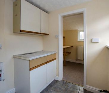 2 bedroom semi-detached house to rent - Photo 2