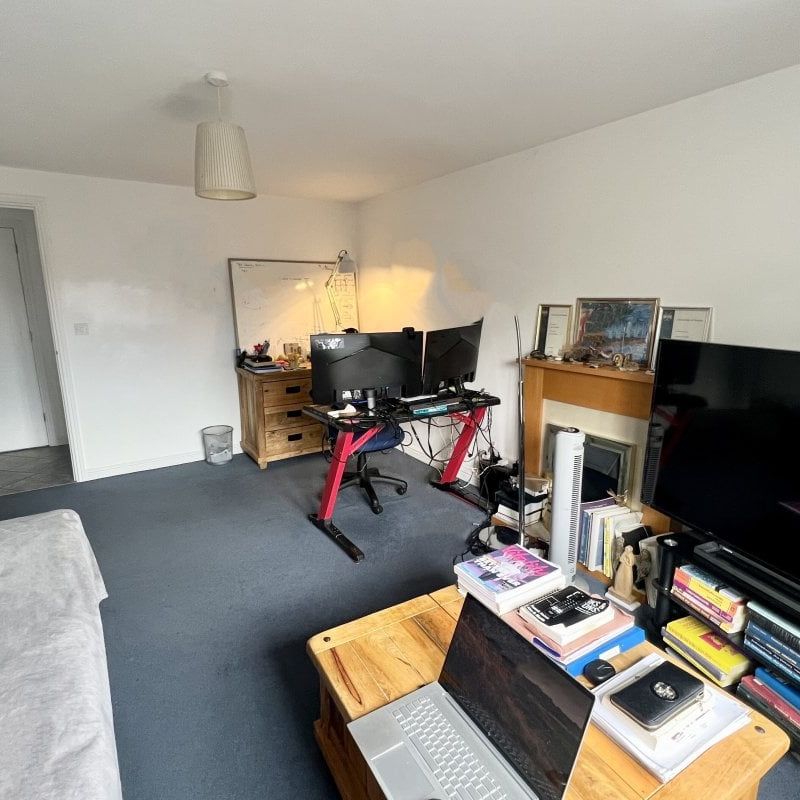 Staniland Court - Photo 1