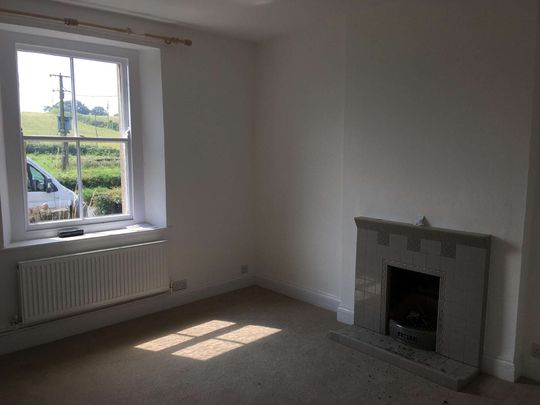 Semi Detached Cottage situated on the edge of Atworth and surrounded by open countryside. - Photo 1