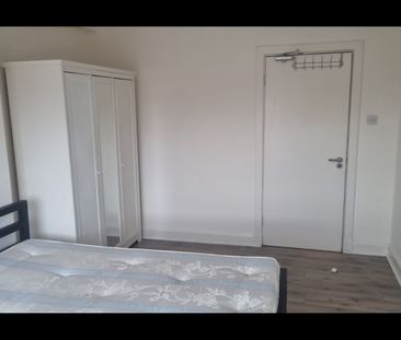 Room in a Shared House, Kennyland Court, NW4 - Photo 2