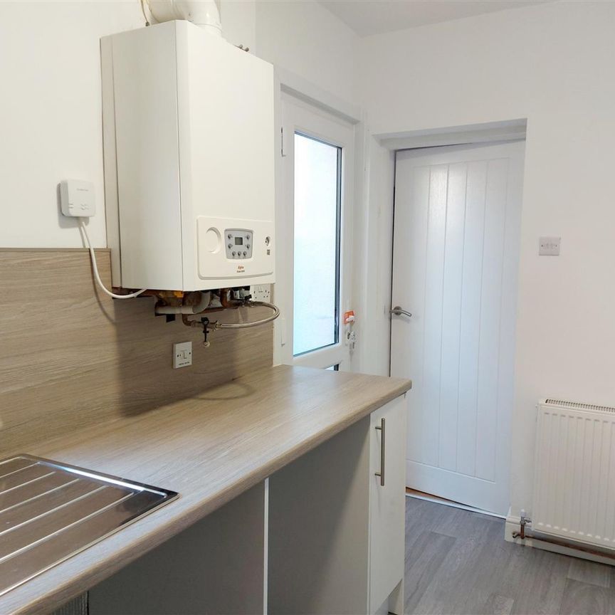 2 bedroom Terraced House to rent - Photo 1