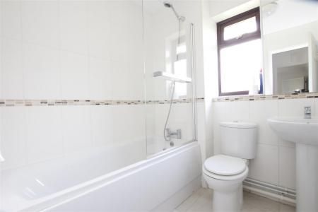 Cuthbury Gardens, Wimborne - Photo 5