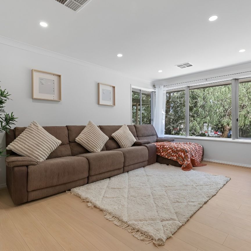 Neat 3 Bedroom Family Home - Photo 1