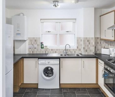 4 bedroom semi-detached house to rent - Photo 4