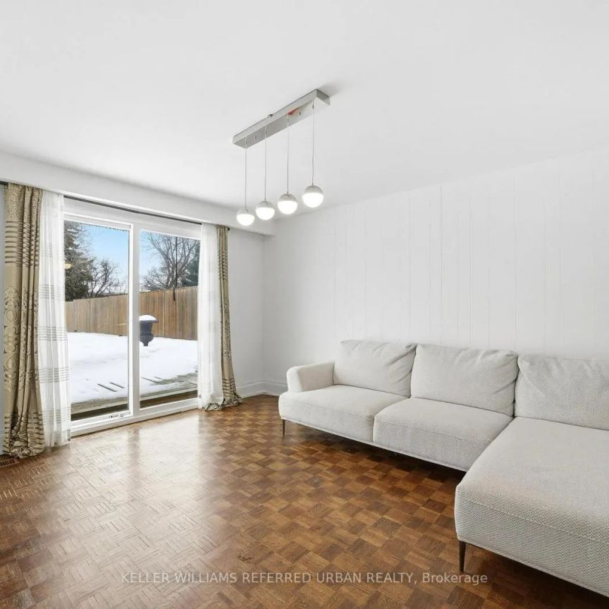 160 CAINES AVENUE - Photo 1