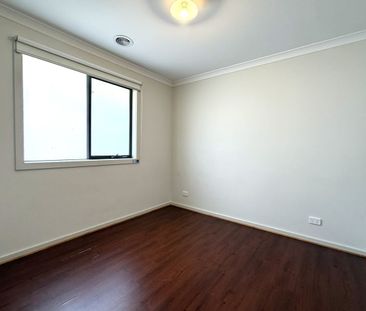 Modern Family Living in a Prestigious Ascot Vale Pocket - Photo 2