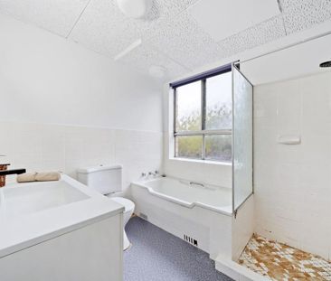 Stylish Apartment with Balcony and Pool Views - Photo 3