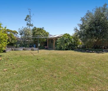 Cosy Family Home with a Big Backyard in the Heart of Langwarrin - Photo 5