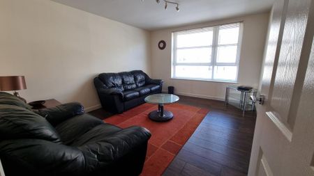 2 bedroom flat to rent - Photo 2