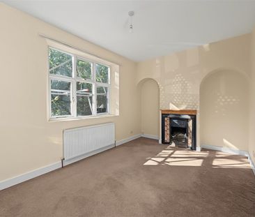 North Lodge, Whiteley Village, Hersham - Photo 2