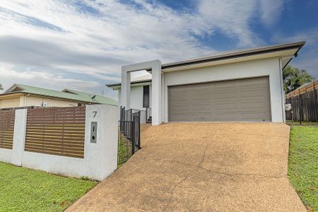 7 Helvellyn Street, Bushland Beach - Photo 5