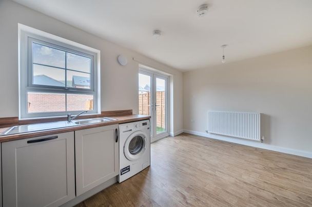 Ilex Drive, Fiddington Fields, Tewkesbury, Gloucestershire - Photo 1