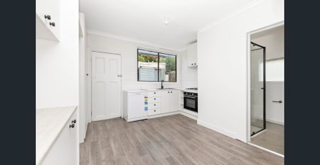 Beautifully Updated Three Bedroom Terrace in the Heart of Richmond - Photo 3