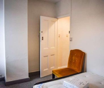 Beautiful Bedroom House, LN2 - Photo 5