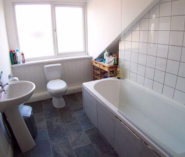 4 bedroom terraced house to rent - Photo 3