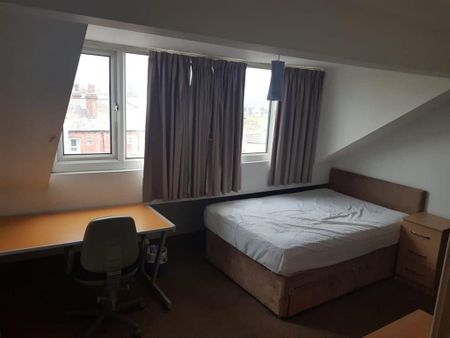 4 bedroom terraced house to rent - Photo 2