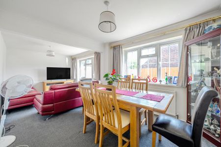 4 bedroom detached house to rent - Photo 4