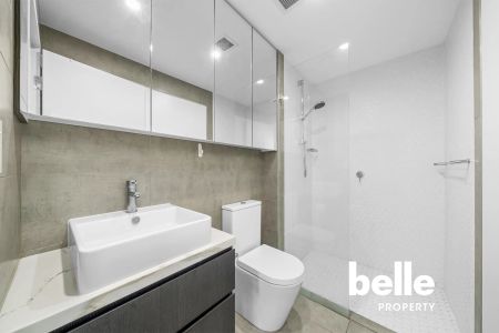 Ultra-Modern 2-Bed Living | Close to Station For Rernt - Photo 5