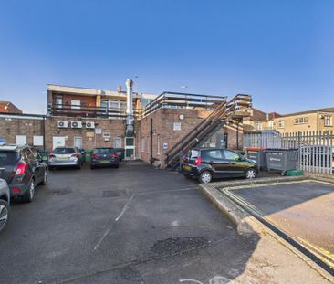 2 bedroom flat to rent - Photo 3