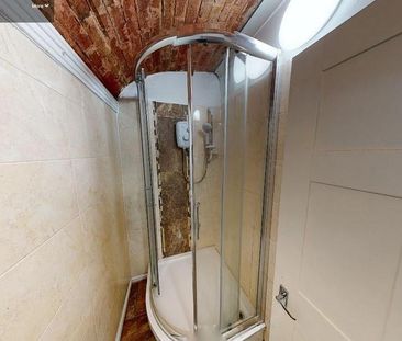 5 bedroom flat to rent - Photo 1