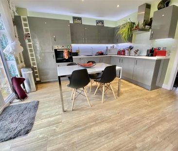 3 bedroom semi-detached house to rent - Photo 5