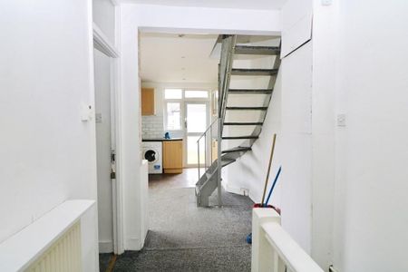 3 bedroom maisonette to rent - Photo 2