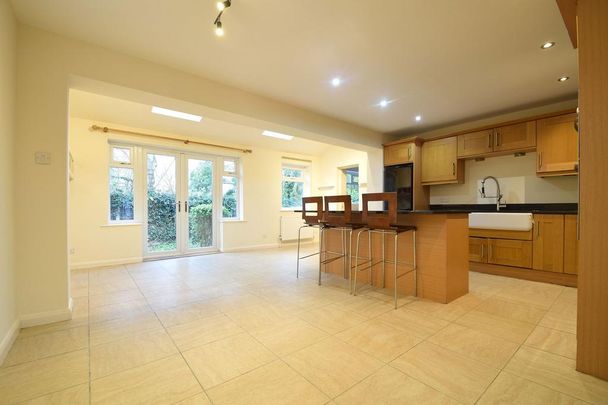 4 bedroom detached house to rent - Photo 1