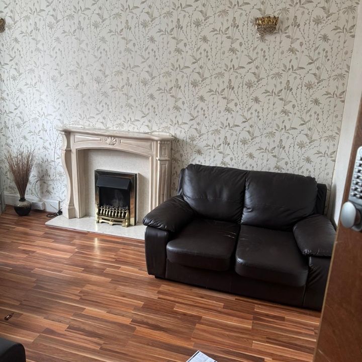 Room in a Shared House, St James Court, LS9 - Photo 1