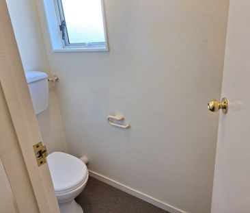 Comfortable home with nice outlook - Photo 6