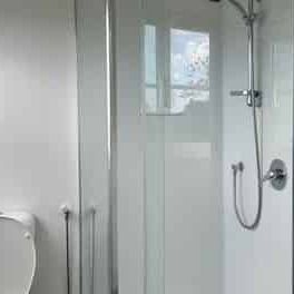Great Kingsland Villa - Photo 1